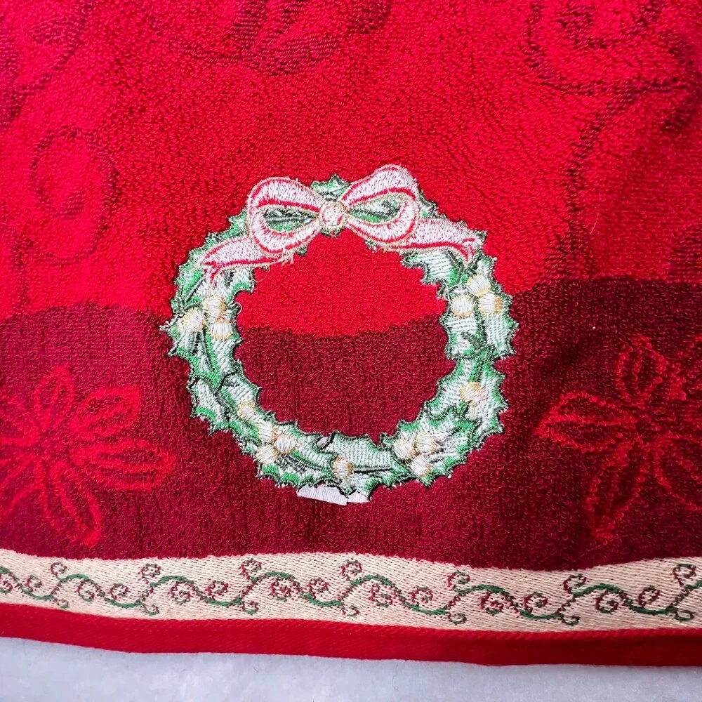 NOS Christmas Wreath Jacquard Bath Towels Set Of 2 Red Holiday Franco Mfg Turkey